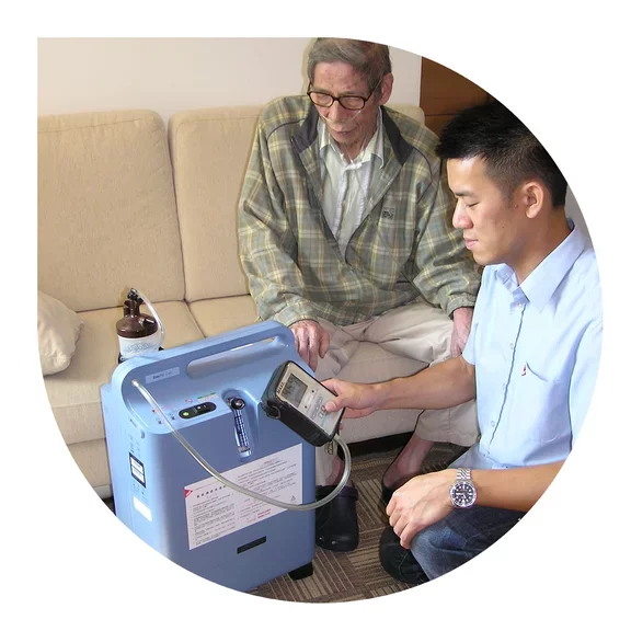 Technician from Celki is helping patient to set up oxygen concentrator